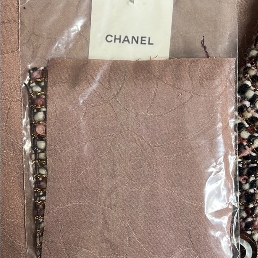 CHANEL Tweed Jacket in Brown, Black and Plum/Burgundy - Picture 4 of 9